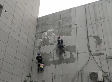 龙湖楼顶漏水维修公司分享下龙湖外墙防水的注意事项