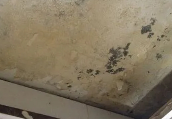 龙湖阳台漏水维修公司分享下龙湖卫生间渗水维修需要注意哪些问题。